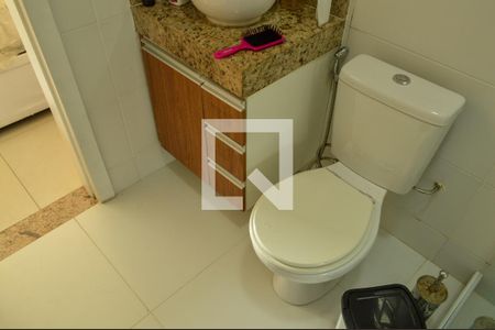 Casa de condomínio à venda com 21m², 3 quartos e 3 vagas Casa de condomínio à venda com 21m², 3 quartos e 3 vagasBanheiro da Suíte 2