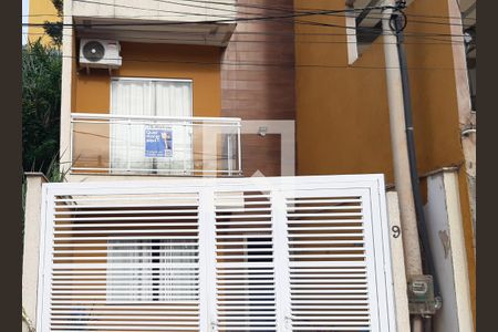 Casa de condomínio à venda com 21m², 3 quartos e 3 vagas Casa de condomínio à venda com 21m², 3 quartos e 3 vagasPlaca