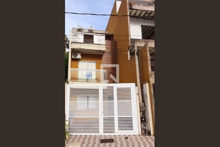 Casa de condomínio à venda com 21m², 3 quartos e 3 vagas Casa de condomínio à venda com 21m², 3 quartos e 3 vagasFachada