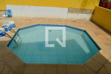 Casa de condomínio à venda com 21m², 3 quartos e 3 vagas Casa de condomínio à venda com 21m², 3 quartos e 3 vagasÁrea comum - Piscina