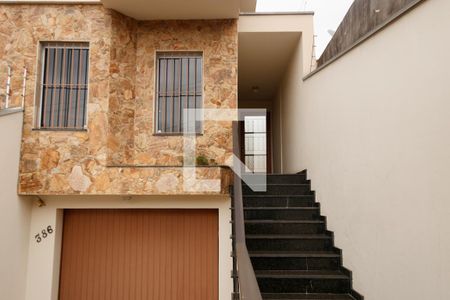 Casa à venda com 262m², 4 quartos e 5 vagas Casa à venda com 262m², 4 quartos e 5 vagasFachada