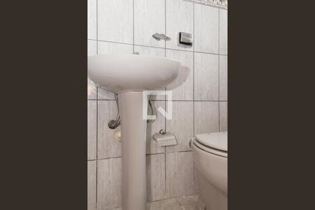 Casa à venda com 262m², 4 quartos e 5 vagas Casa à venda com 262m², 4 quartos e 5 vagasBanheiro do Quarto de Serviço