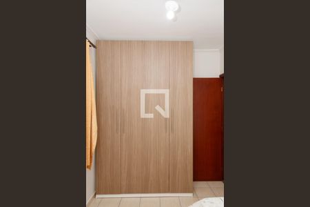 Casa à venda com 262m², 4 quartos e 5 vagas Casa à venda com 262m², 4 quartos e 5 vagasQuarto 2