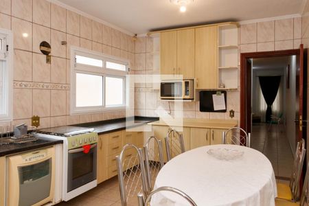 Casa à venda com 262m², 4 quartos e 5 vagas Casa à venda com 262m², 4 quartos e 5 vagasCozinha