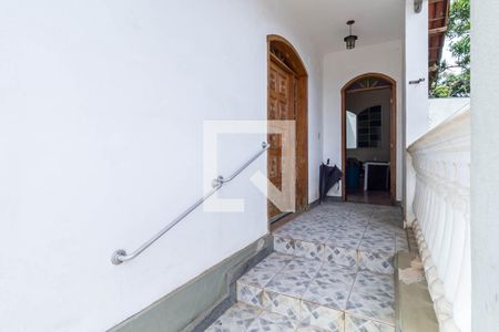 Casa à venda com 215m², 3 quartos e 3 vagas Casa à venda com 215m², 3 quartos e 3 vagasVaranda