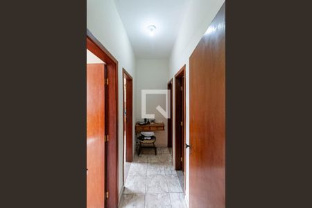 Casa à venda com 215m², 3 quartos e 3 vagas Casa à venda com 215m², 3 quartos e 3 vagasCorredor