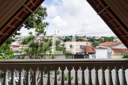 Casa à venda com 215m², 3 quartos e 3 vagas Casa à venda com 215m², 3 quartos e 3 vagasVista da varanda da sala 2
