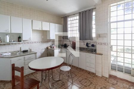 Casa à venda com 215m², 3 quartos e 3 vagas Casa à venda com 215m², 3 quartos e 3 vagasCozinha