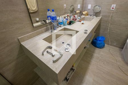 Casa à venda com 370m², 4 quartos e 4 vagasSuíte 3 - Banheiro