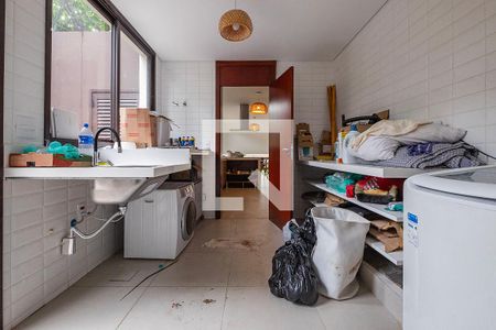 Casa à venda com 370m², 4 quartos e 4 vagasÁrea de Serviço