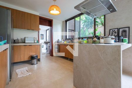 Casa à venda com 370m², 4 quartos e 4 vagasCozinha