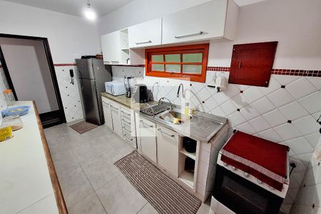 Casa à venda com 200m², 4 quartos e 2 vagas Casa à venda com 200m², 4 quartos e 2 vagasCozinha