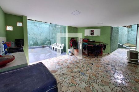 Casa à venda com 200m², 4 quartos e 2 vagas Casa à venda com 200m², 4 quartos e 2 vagasÁrea de Serviço
