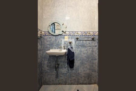 Casa à venda com 200m², 4 quartos e 2 vagas Casa à venda com 200m², 4 quartos e 2 vagasBanheiro Social
