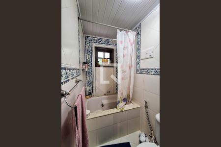 Casa à venda com 200m², 4 quartos e 2 vagas Casa à venda com 200m², 4 quartos e 2 vagasBanheiro da Suíte