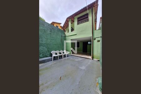 Casa à venda com 200m², 4 quartos e 2 vagas Casa à venda com 200m², 4 quartos e 2 vagasÁrea de Serviço