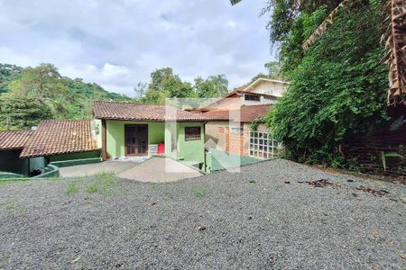Casa à venda com 200m², 4 quartos e 2 vagas Casa à venda com 200m², 4 quartos e 2 vagasQuintal