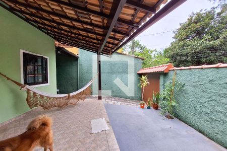 Casa à venda com 200m², 4 quartos e 2 vagas Casa à venda com 200m², 4 quartos e 2 vagasÁrea externa