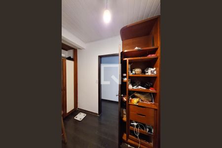 Casa à venda com 200m², 4 quartos e 2 vagas Casa à venda com 200m², 4 quartos e 2 vagasSuíte