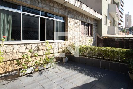 Casa à venda com 255m², 3 quartos e 3 vagas Casa à venda com 255m², 3 quartos e 3 vagasVaranda