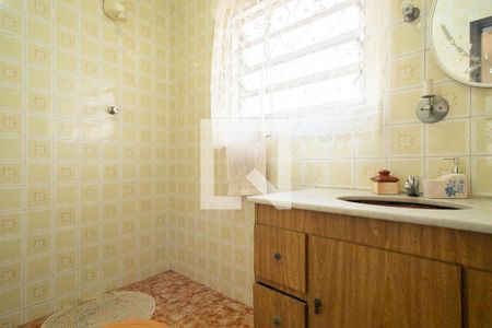 Casa à venda com 255m², 3 quartos e 3 vagas Casa à venda com 255m², 3 quartos e 3 vagasBanheiro Social