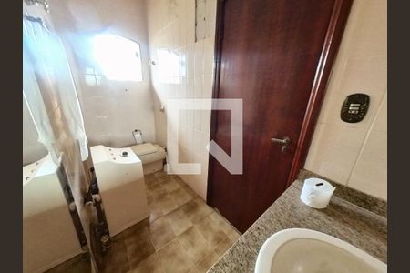 Casa à venda com 302m², 4 quartos e 4 vagas Casa à venda com 302m², 4 quartos e 4 vagasBanheiro Quarto 1