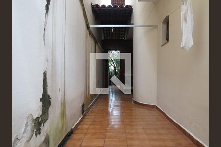 Casa à venda com 302m², 4 quartos e 4 vagasCorredor Externo