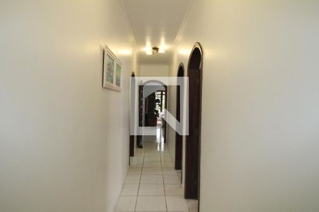 Casa à venda com 202m², 4 quartos e 5 vagasCorredor