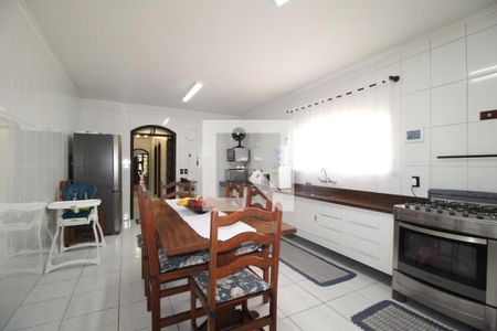 Casa à venda com 202m², 4 quartos e 5 vagasCozinha 