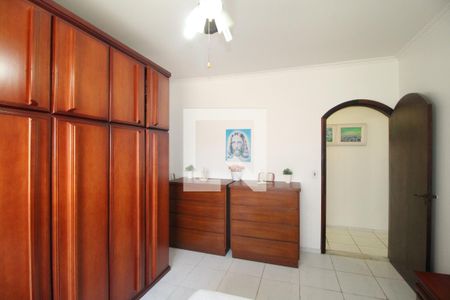 Casa à venda com 202m², 4 quartos e 5 vagasQuarto Suíte 2 