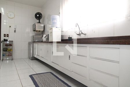 Casa à venda com 202m², 4 quartos e 5 vagasCozinha - Armários