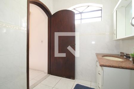 Casa à venda com 202m², 4 quartos e 5 vagasBanheiro da Suíte 2