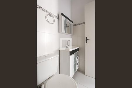 Banheiro de kitnet/studio para alugar com 1 quarto, 27m² em Floresta, Porto Alegre