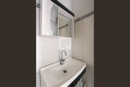 Banheiro de kitnet/studio para alugar com 1 quarto, 27m² em Floresta, Porto Alegre