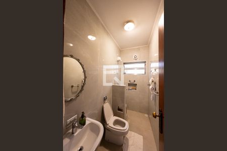 Casa à venda com 230m², 4 quartos e 3 vagas Casa à venda com 230m², 4 quartos e 3 vagasBanheiro Social 1