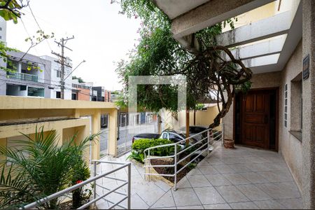 Casa à venda com 230m², 4 quartos e 3 vagas Casa à venda com 230m², 4 quartos e 3 vagasEntrada