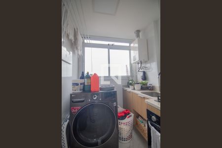 Apartamento à venda com 160m², 5 quartos e 2 vagas Apartamento à venda com 160m², 5 quartos e 2 vagasCozinha e Área de Serviço