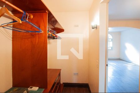 Casa à venda com 350m², 3 quartos e 2 vagas Casa à venda com 350m², 3 quartos e 2 vagasCloset da suíte