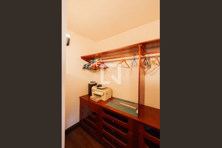 Casa à venda com 350m², 3 quartos e 2 vagas Casa à venda com 350m², 3 quartos e 2 vagasCloset da suíte