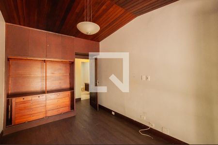 Casa à venda com 350m², 3 quartos e 2 vagas Casa à venda com 350m², 3 quartos e 2 vagasQuarto 2