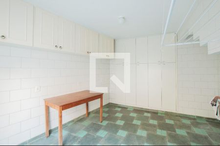Casa à venda com 350m², 3 quartos e 2 vagas Casa à venda com 350m², 3 quartos e 2 vagasÁrea de Serviço