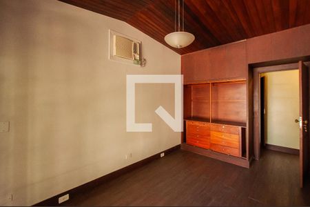 Casa à venda com 350m², 3 quartos e 2 vagas Casa à venda com 350m², 3 quartos e 2 vagasQuarto 2