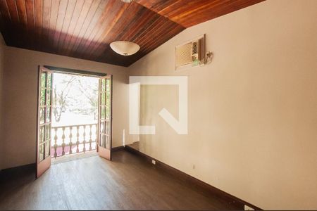 Casa à venda com 350m², 3 quartos e 2 vagas Casa à venda com 350m², 3 quartos e 2 vagasQuarto 2