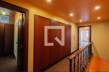 Casa à venda com 350m², 3 quartos e 2 vagas Casa à venda com 350m², 3 quartos e 2 vagasHall da escada