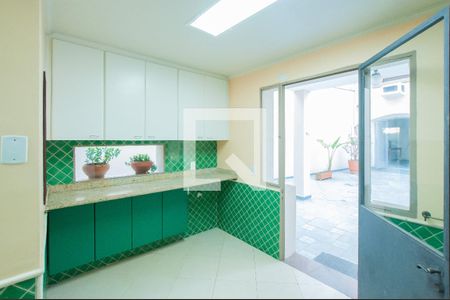 Casa à venda com 350m², 3 quartos e 2 vagas Casa à venda com 350m², 3 quartos e 2 vagasCozinha