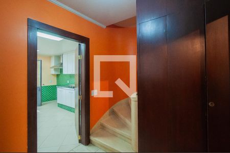 Casa à venda com 350m², 3 quartos e 2 vagas Casa à venda com 350m², 3 quartos e 2 vagasHall da escada