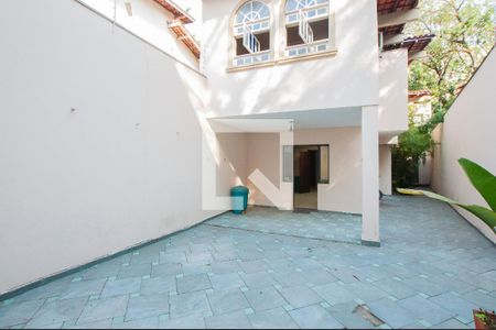 Casa à venda com 350m², 3 quartos e 2 vagas Casa à venda com 350m², 3 quartos e 2 vagasQuintal