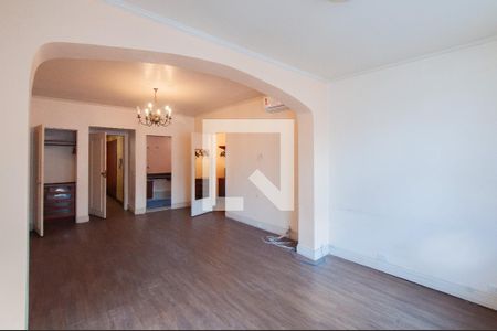 Casa à venda com 350m², 3 quartos e 2 vagas Casa à venda com 350m², 3 quartos e 2 vagasSuíte