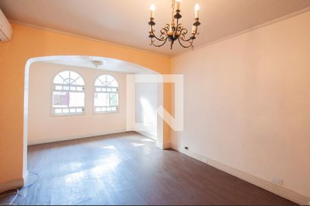 Casa à venda com 350m², 3 quartos e 2 vagas Casa à venda com 350m², 3 quartos e 2 vagasSuíte