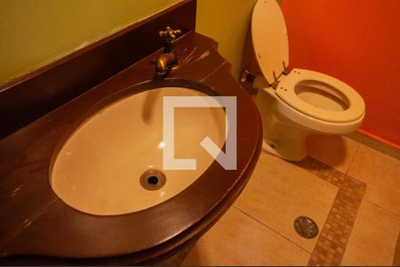 Casa à venda com 350m², 3 quartos e 2 vagas Casa à venda com 350m², 3 quartos e 2 vagasLavabo
